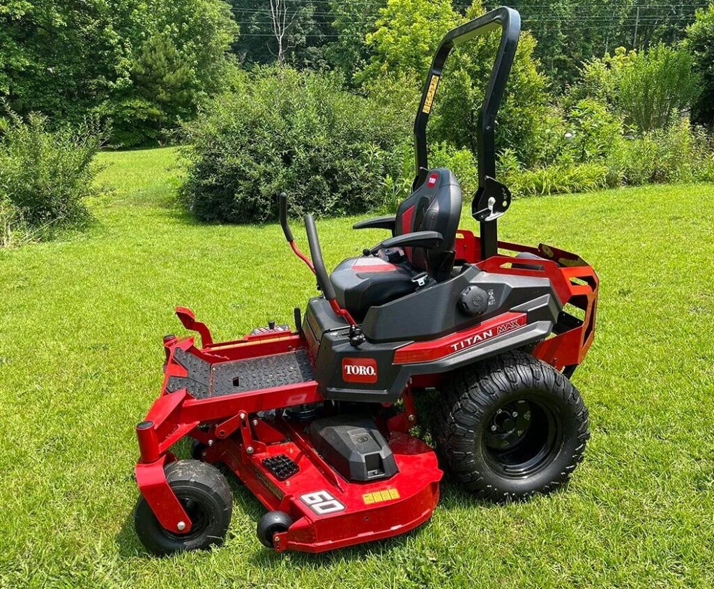 Muru niitmine teenus võsa lõikus Saaremaal, Kuressaares