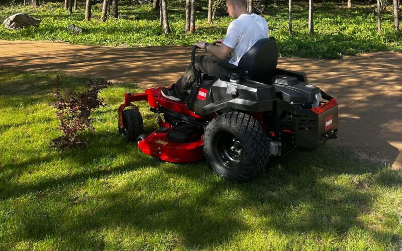 Muruplatsi niitmine saaremaal